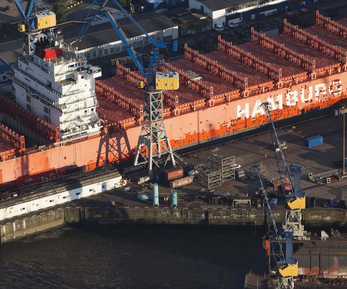 flugtraum hamburg hafen containerschiff